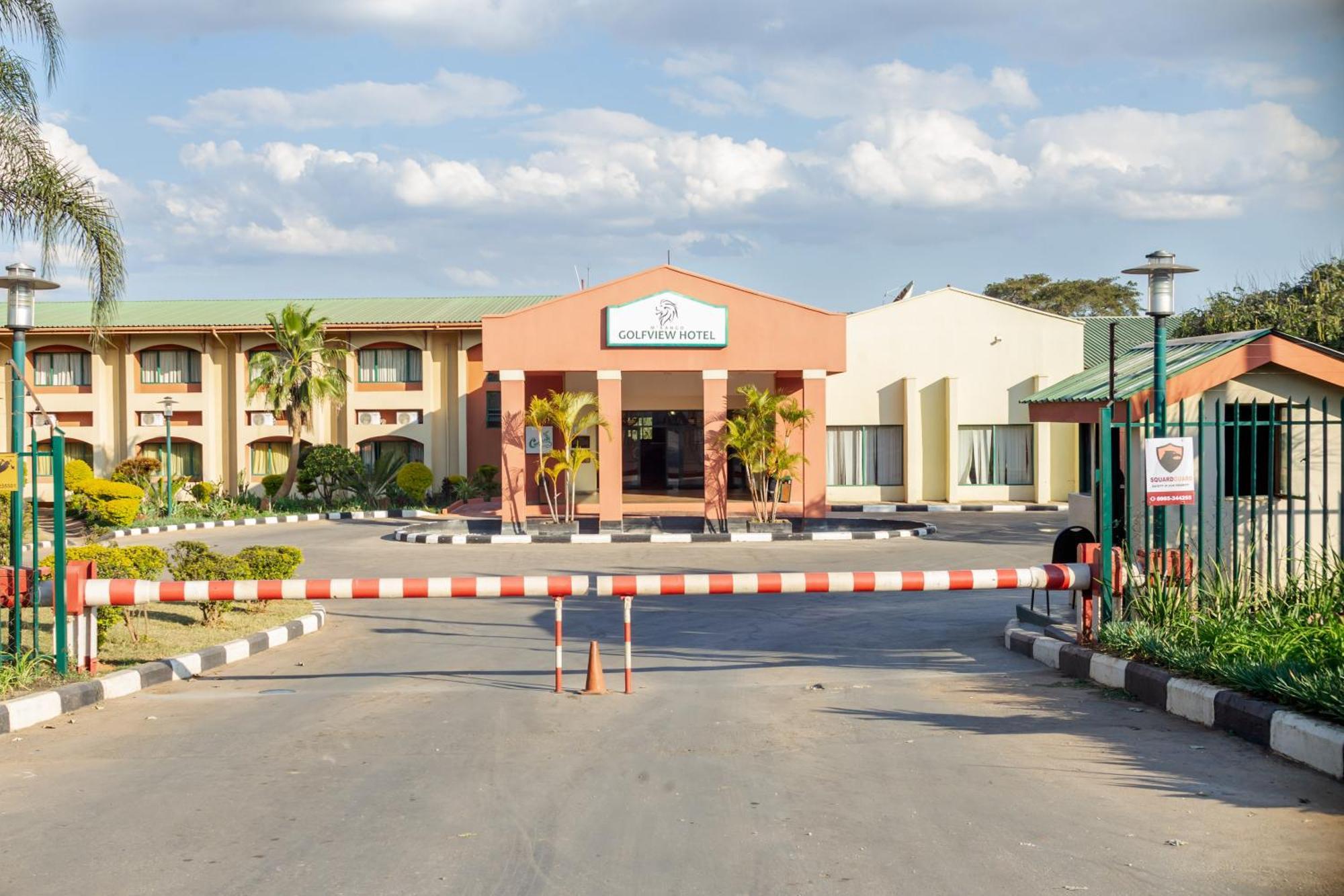 M'Kango Golfview Hotel Лусака Экстерьер фото
