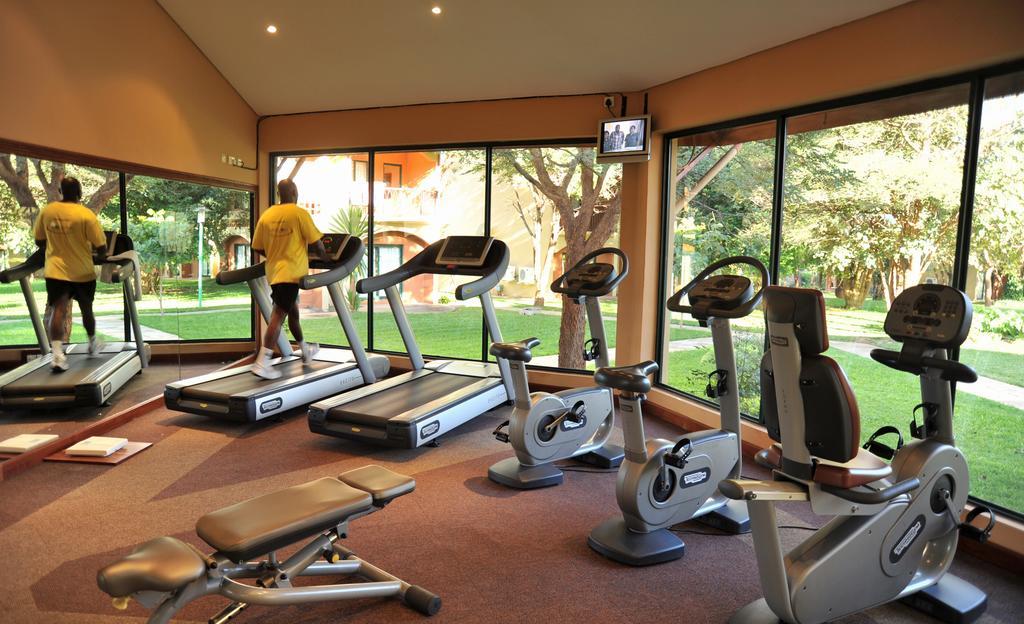 M'Kango Golfview Hotel Лусака Экстерьер фото