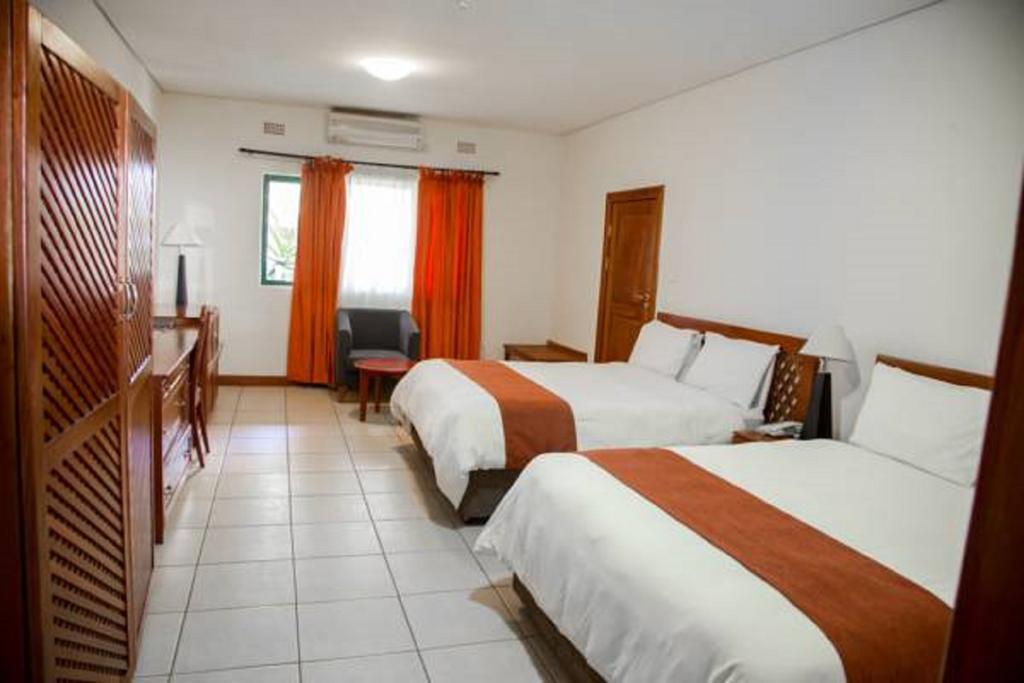 M'Kango Golfview Hotel Лусака Экстерьер фото