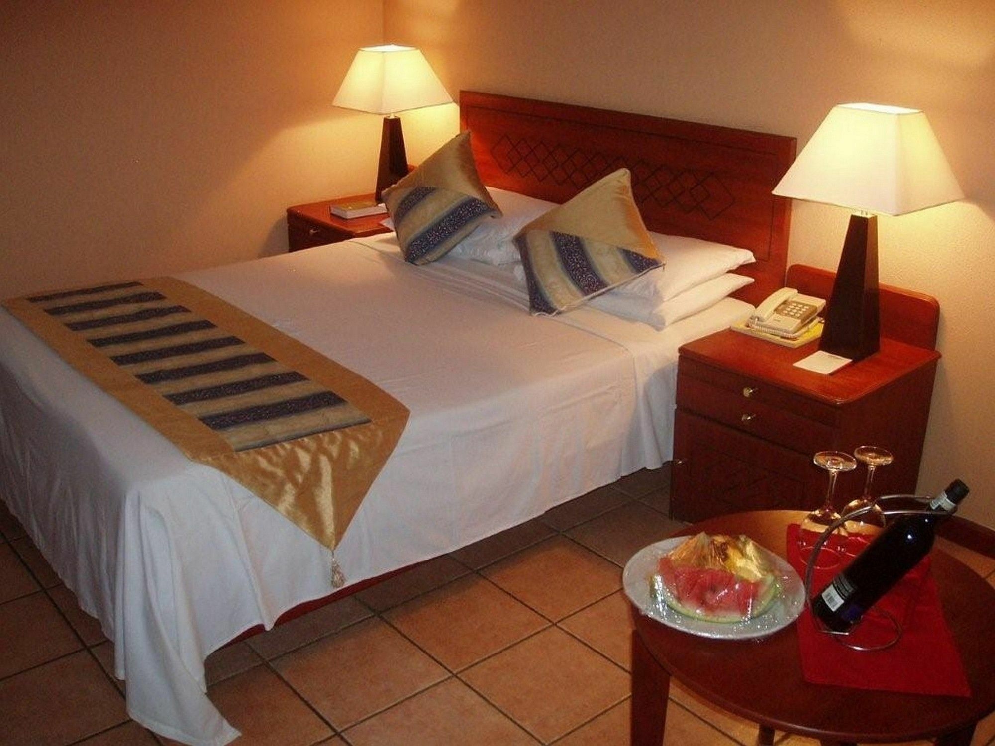 M'Kango Golfview Hotel Лусака Экстерьер фото